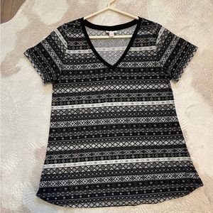 Lularoe black and white Aztec print tshirt